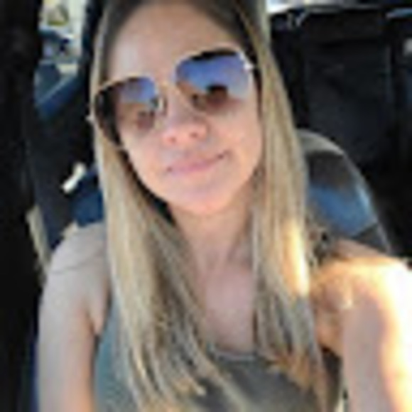 Meet your Posher, Cassandra - Picture 1 of 1